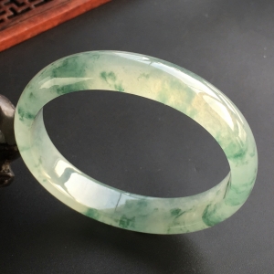 (超值推荐)冰种飘花贵妃镯(55.7mm-49.2mm)