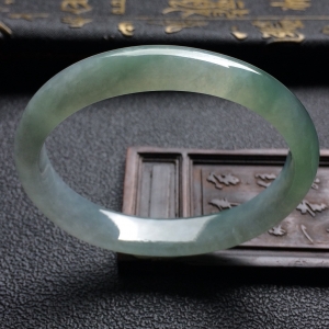 （超值推荐）糯冰种晴水贵妃手镯（55.7mm-48.4mm）