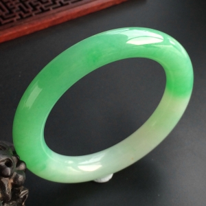 (超值推荐)糯冰种苹果绿圆条手镯(57.5mm)