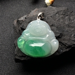 （超值推荐）冰种飘翠玉佛挂件（金扣）