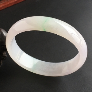 (超值推荐)糯冰种略飘翠贵妃镯(55.6mm-48.3mm)