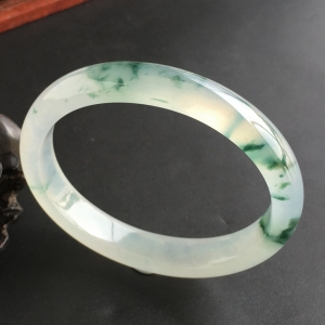 (超值推荐)冰种飘花贵妃镯(54.2mm-47.3mm)