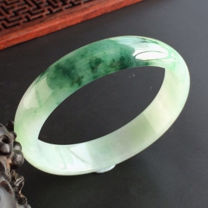 (超值推荐)糯冰种飘花贵妃镯(58.7mm-50.6mm)