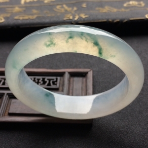 （超值推荐）冰种飘花贵妃手镯（55.1mm-49.2mm）