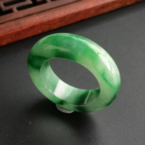 (超值推荐)糯冰种飘翠指环