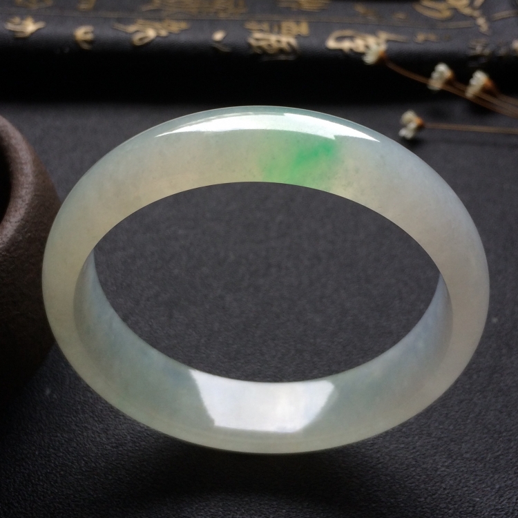 （超值推荐）糯冰种略飘翠手镯（59.1mm）