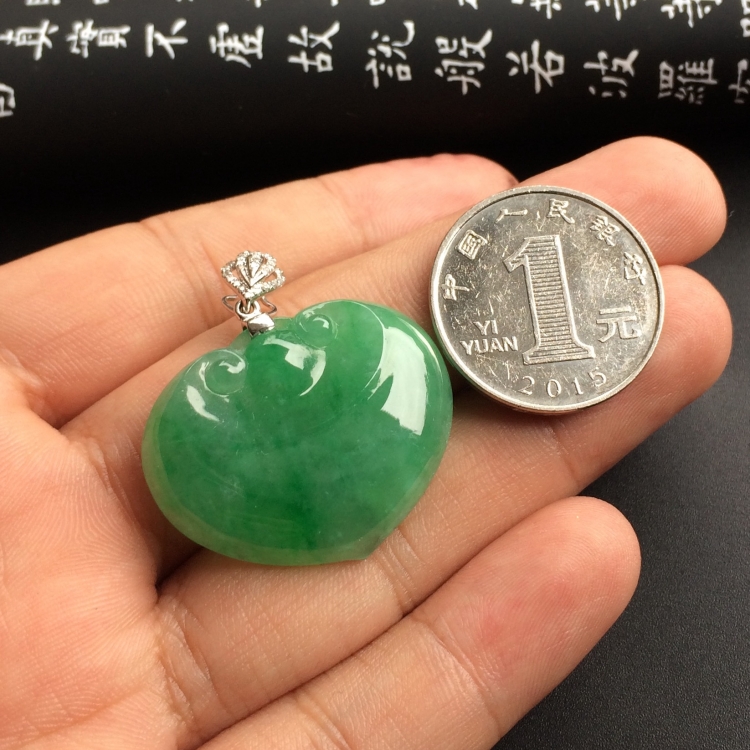 （超值推荐）糯冰种晴水略飘翠如意挂件（金扣）