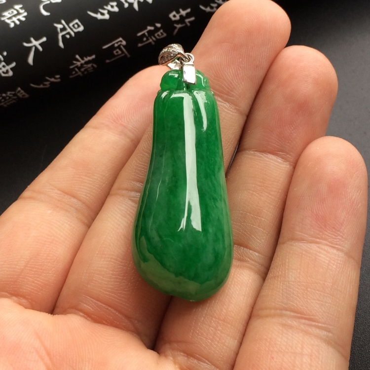 （超值推荐）糯冰种阳绿福瓜挂件（金扣）