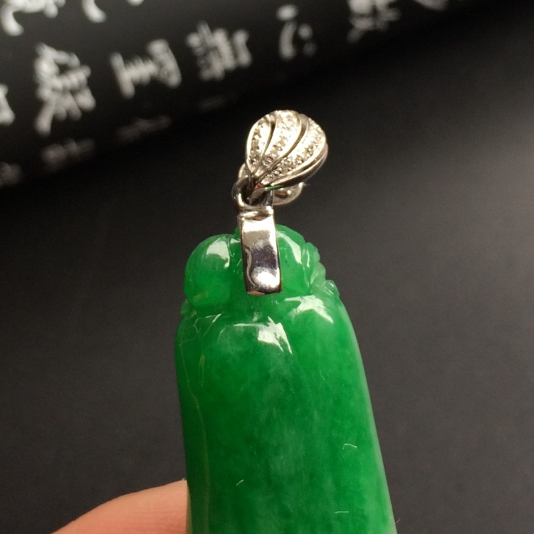 （超值推荐）糯冰种阳绿福瓜挂件（金扣）
