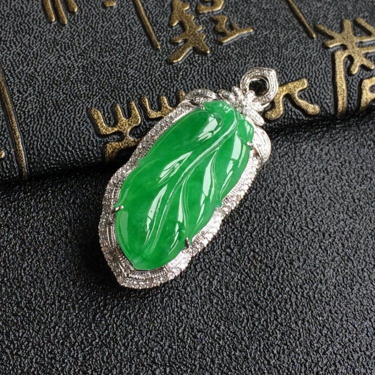 (超值推荐)糯冰种翠色镶白金钻石金枝玉叶胸坠