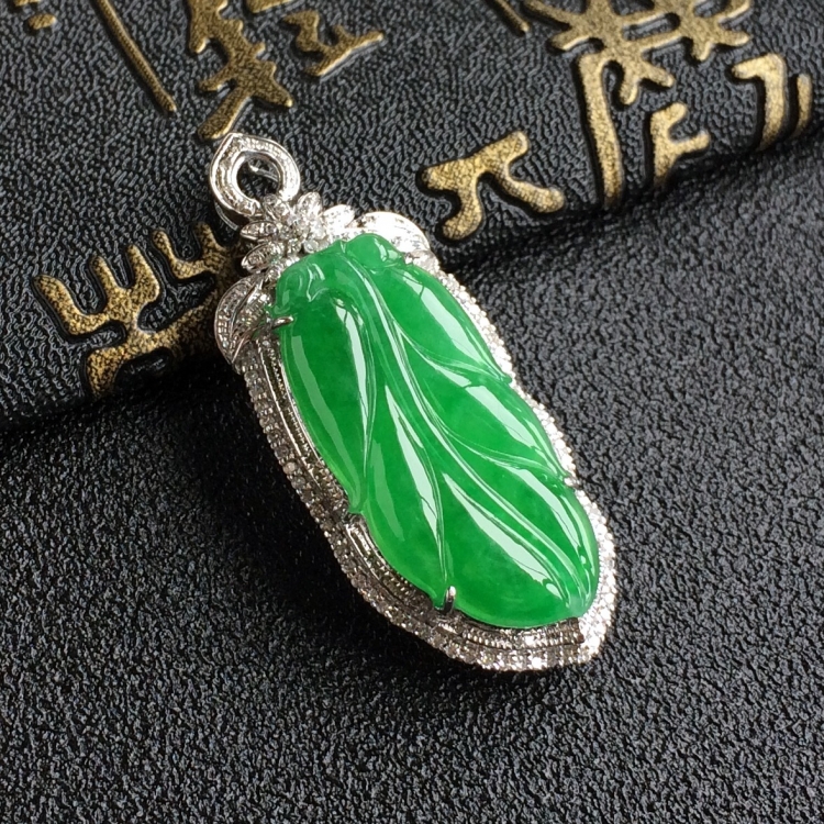 (超值推荐)糯冰种翠色镶白金钻石金枝玉叶胸坠