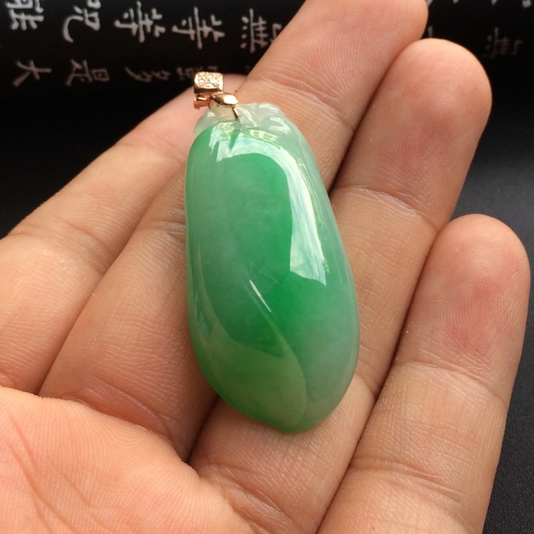 （超值推荐）糯冰种飘翠福瓜挂件