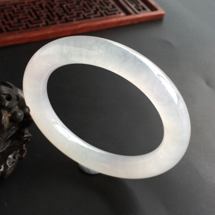 (超值推荐)冰种淡晴水圆条手镯(56.3mm)