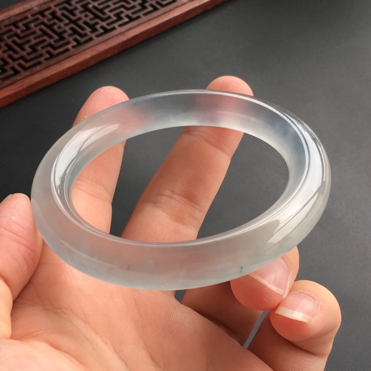 (超值推荐)冰玻种晴水圆条手镯(55.8mm)