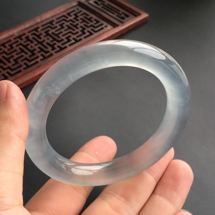 (超值推荐)冰玻种晴水圆条手镯(55.8mm)
