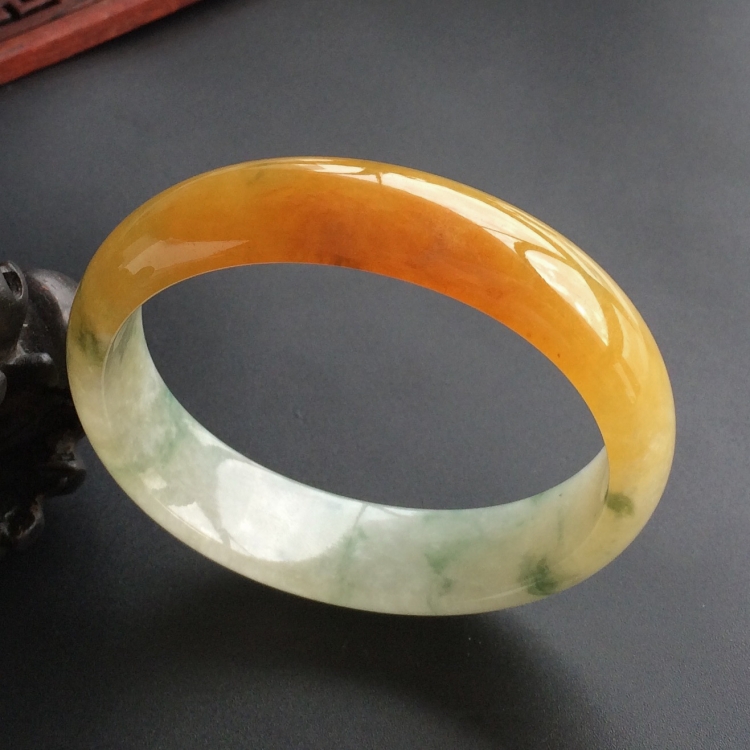 (超值推荐)糯冰种黄翡飘花贵妃镯(58.7mm-51.5mm)