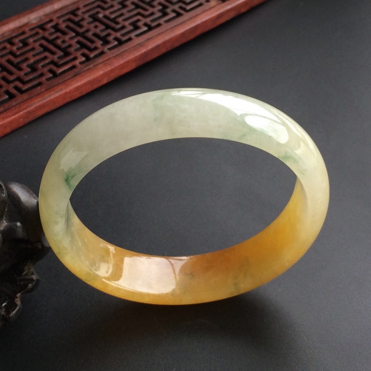 (超值推荐)糯冰种黄翡飘花贵妃镯(58.7mm-51.5mm)