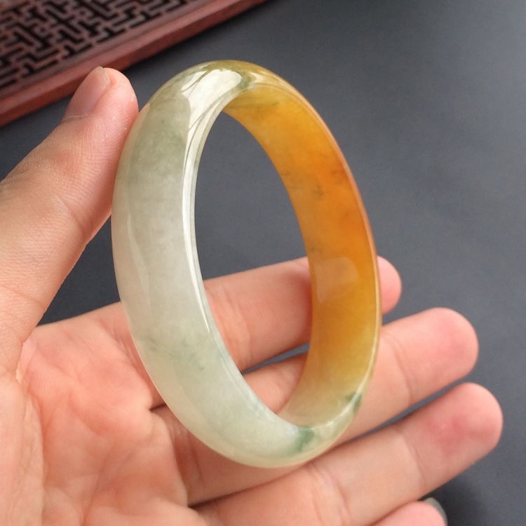 (超值推荐)糯冰种黄翡飘花贵妃镯(58.7mm-51.5mm)