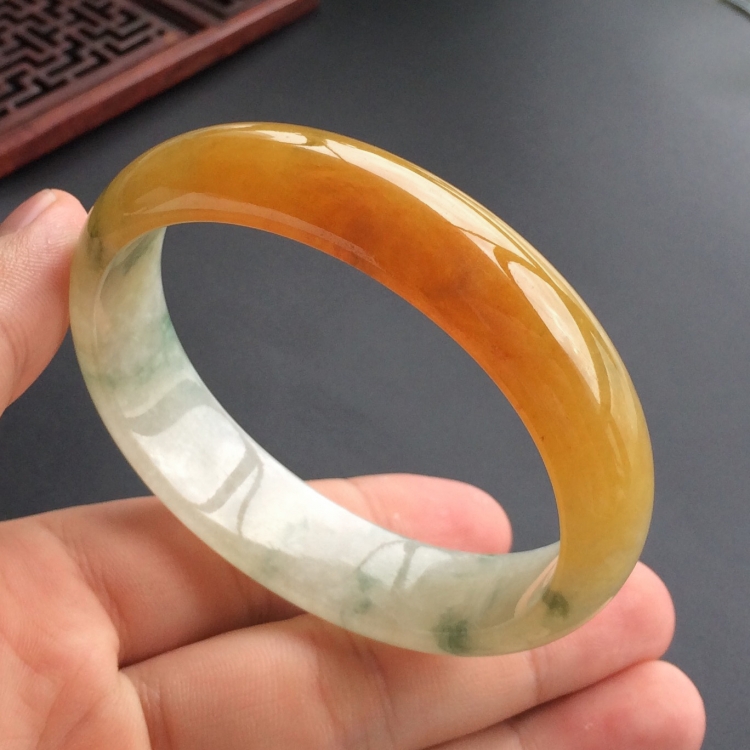 (超值推荐)糯冰种黄翡飘花贵妃镯(58.7mm-51.5mm)