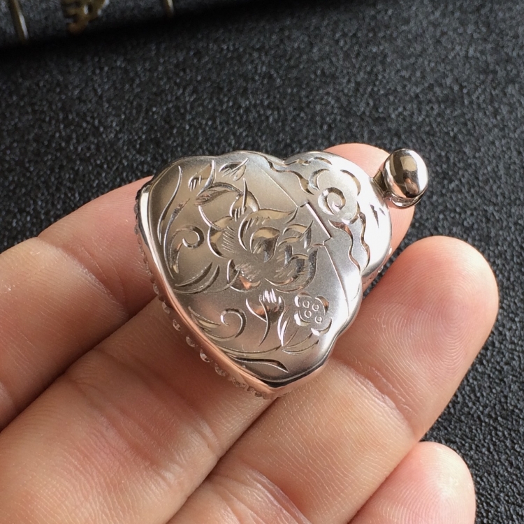 (超值推荐)冰种阳绿镶白金钻石玉佛胸坠