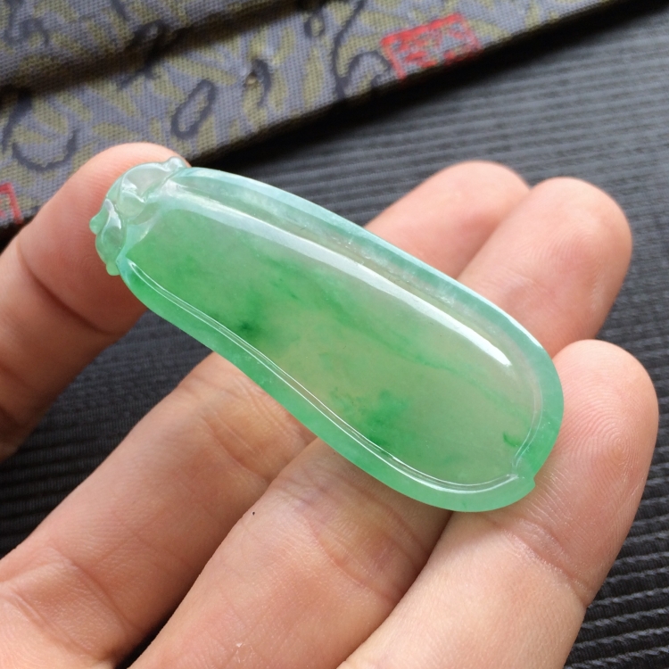 (超值推荐)冰种飘翠福瓜挂件