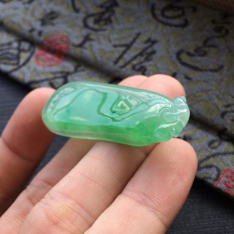 (超值推荐)冰种飘翠福瓜挂件