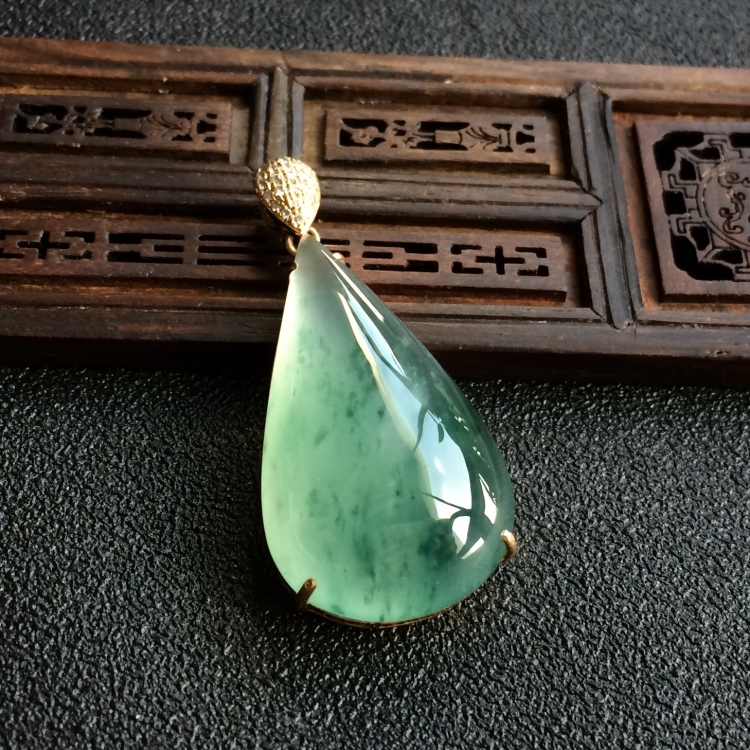(超值推荐)冰种飘花镶玫瑰金钻石水滴胸坠