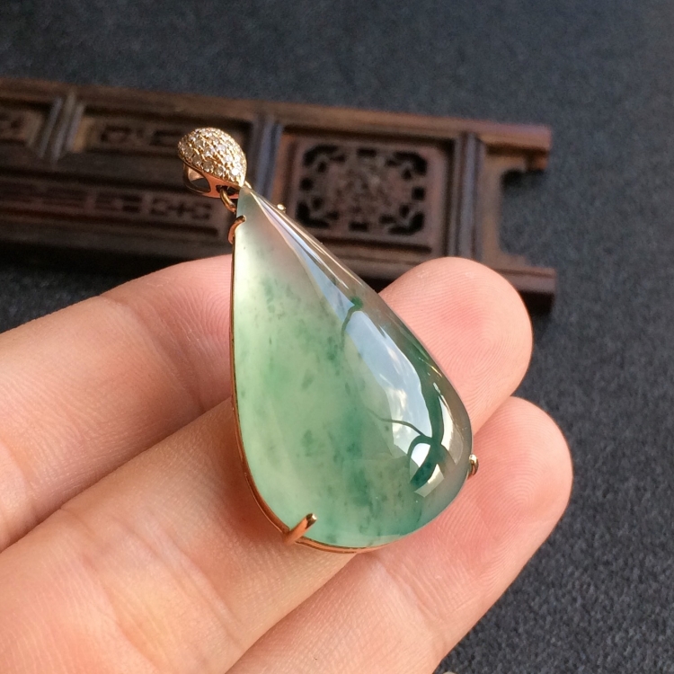 (超值推荐)冰种飘花镶玫瑰金钻石水滴胸坠