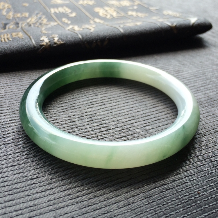 (超值推荐)糯冰种飘花圆条手镯(57.5mm)