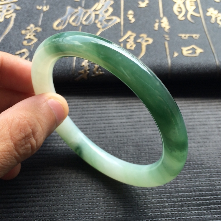 (超值推荐)糯冰种飘花圆条手镯(57.5mm)