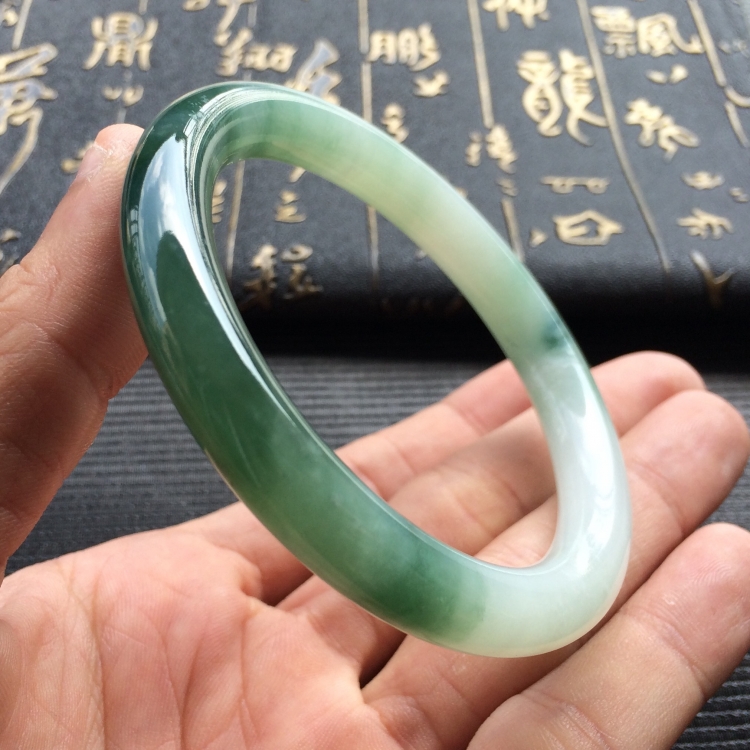 (超值推荐)糯冰种飘花圆条手镯(57.5mm)