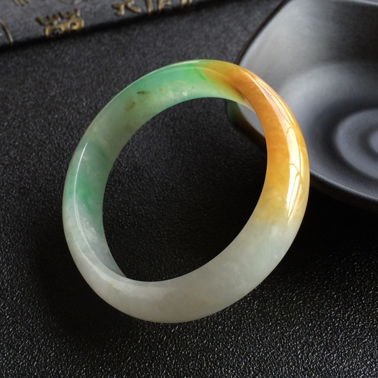 (超值推荐)糯冰种黄加绿贵妃镯(55mm-46.7mm)