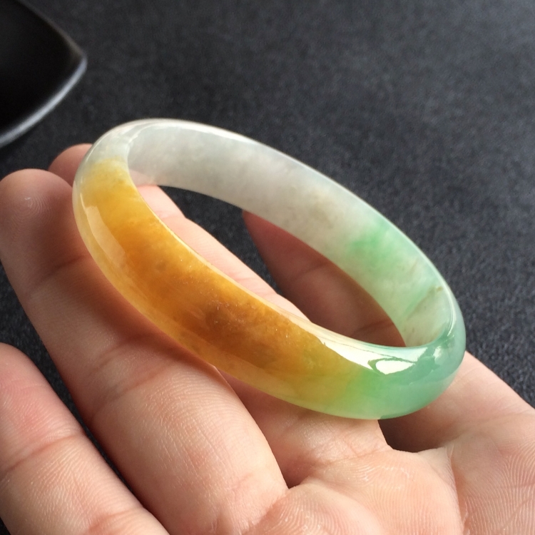 (超值推荐)糯冰种黄加绿贵妃镯(55mm-46.7mm)