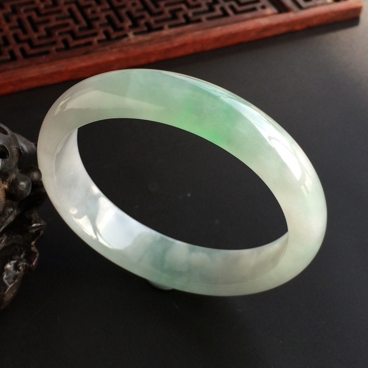 (超值推荐)糯冰种飘花贵妃镯(56mm-50mm)
