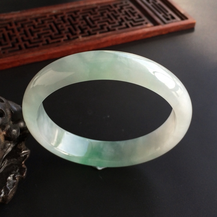 (超值推荐)糯冰种飘花贵妃镯(56mm-50mm)