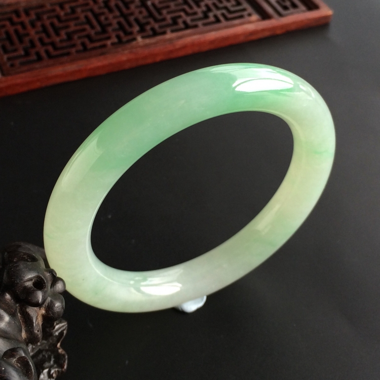 (超值推荐)糯冰种晴水略飘翠圆条手镯(58.3mm)