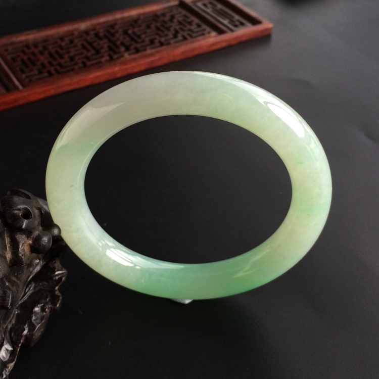 (超值推荐)糯冰种晴水略飘翠圆条手镯(58.3mm)