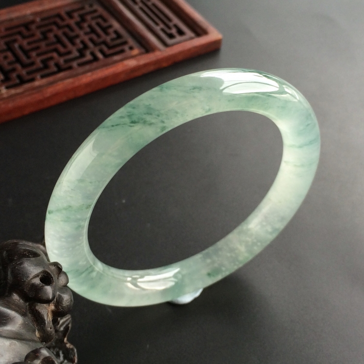 (超值推荐)冰种飘花圆条手镯(54.6mm)