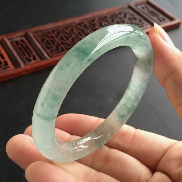 (超值推荐)冰种飘花圆条手镯(54.6mm)