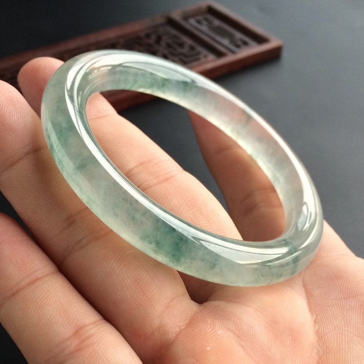 (超值推荐)冰种飘花圆条手镯(54.6mm)