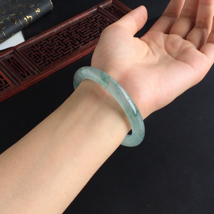 (超值推荐)冰种飘花圆条手镯(54.6mm)
