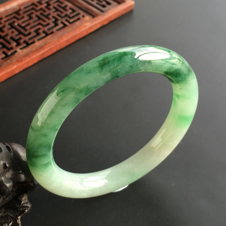 (超值推荐)糯冰种飘花圆条手镯(55.2mm)