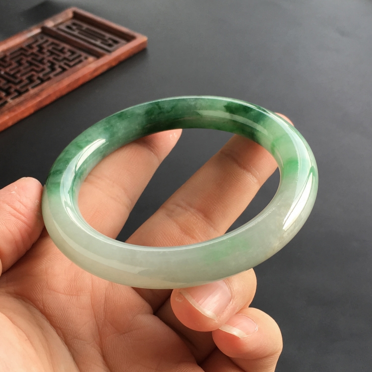 (超值推荐)糯冰种飘花圆条手镯(55.2mm)