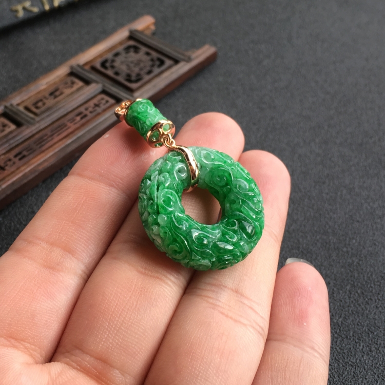 (超值推荐)糯冰种翠色仿古平安扣挂件(金扣)