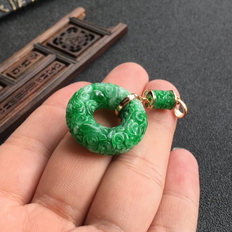 (超值推荐)糯冰种翠色仿古平安扣挂件(金扣)