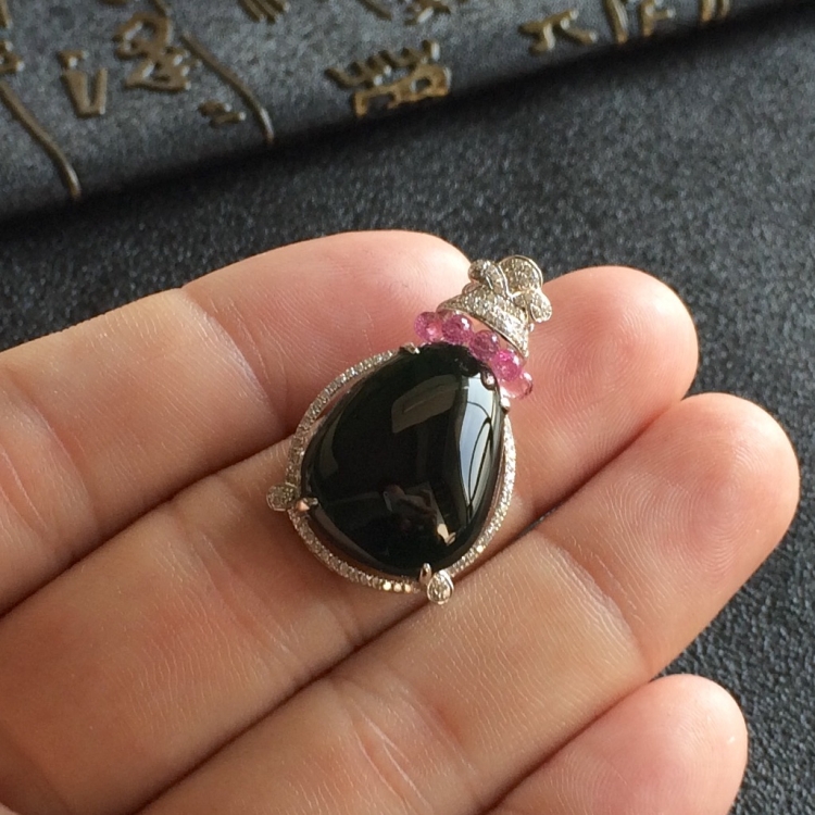 (超值推荐)冰玻种墨翠镶白金钻石水滴胸坠