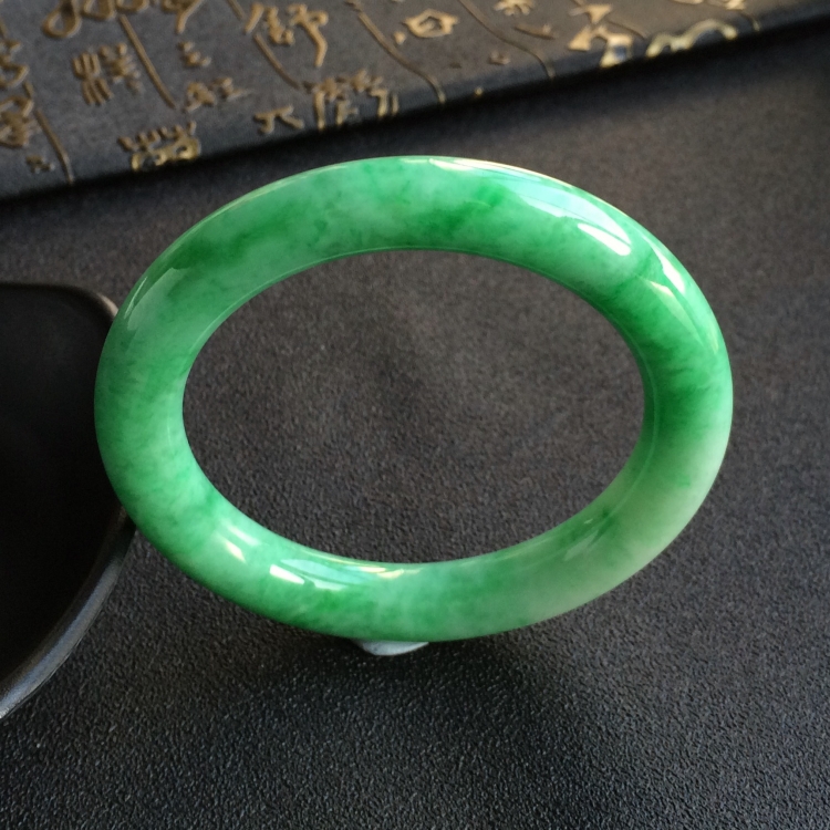 (超值推荐)糯冰种飘翠圆条手镯(57.2mm)