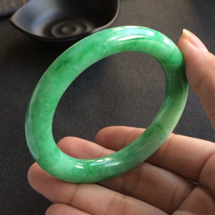 (超值推荐)糯冰种飘翠圆条手镯(57.2mm)