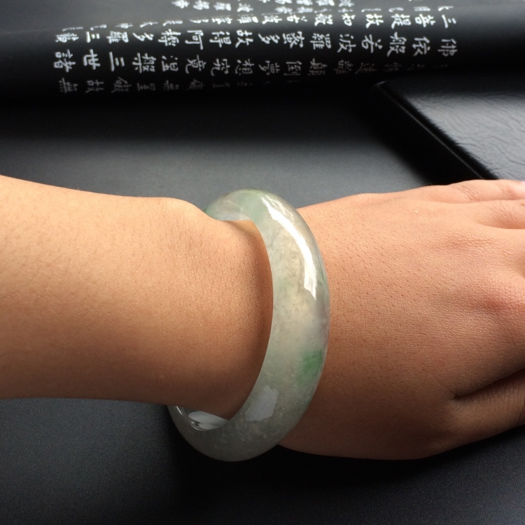 （超值推荐）冰种飘花贵妃镯（54mm-47.3mm）