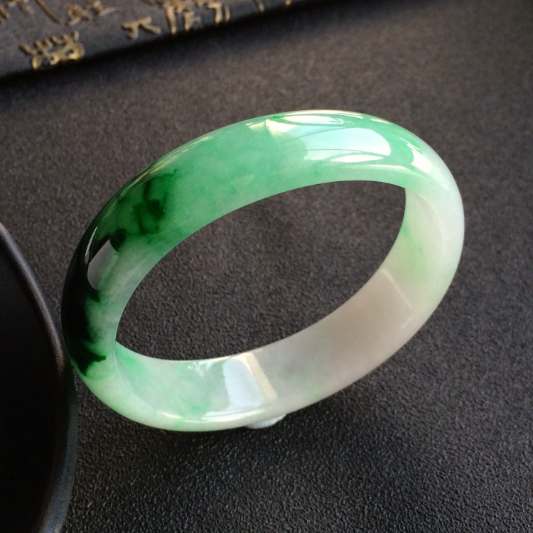 (超值推荐)糯冰种飘翠贵妃镯(56.3mm-49.3mm)